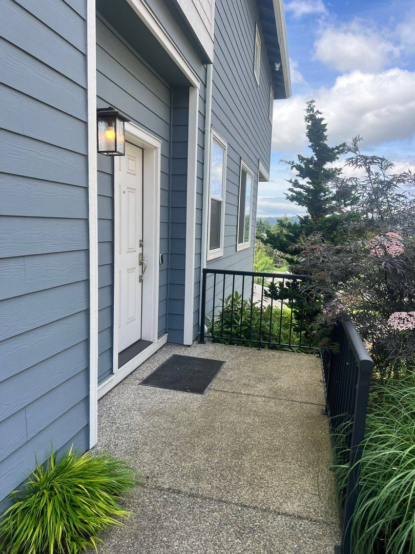 Townhouse for rent at 22328 88th Way S, Kent, WA 98031
