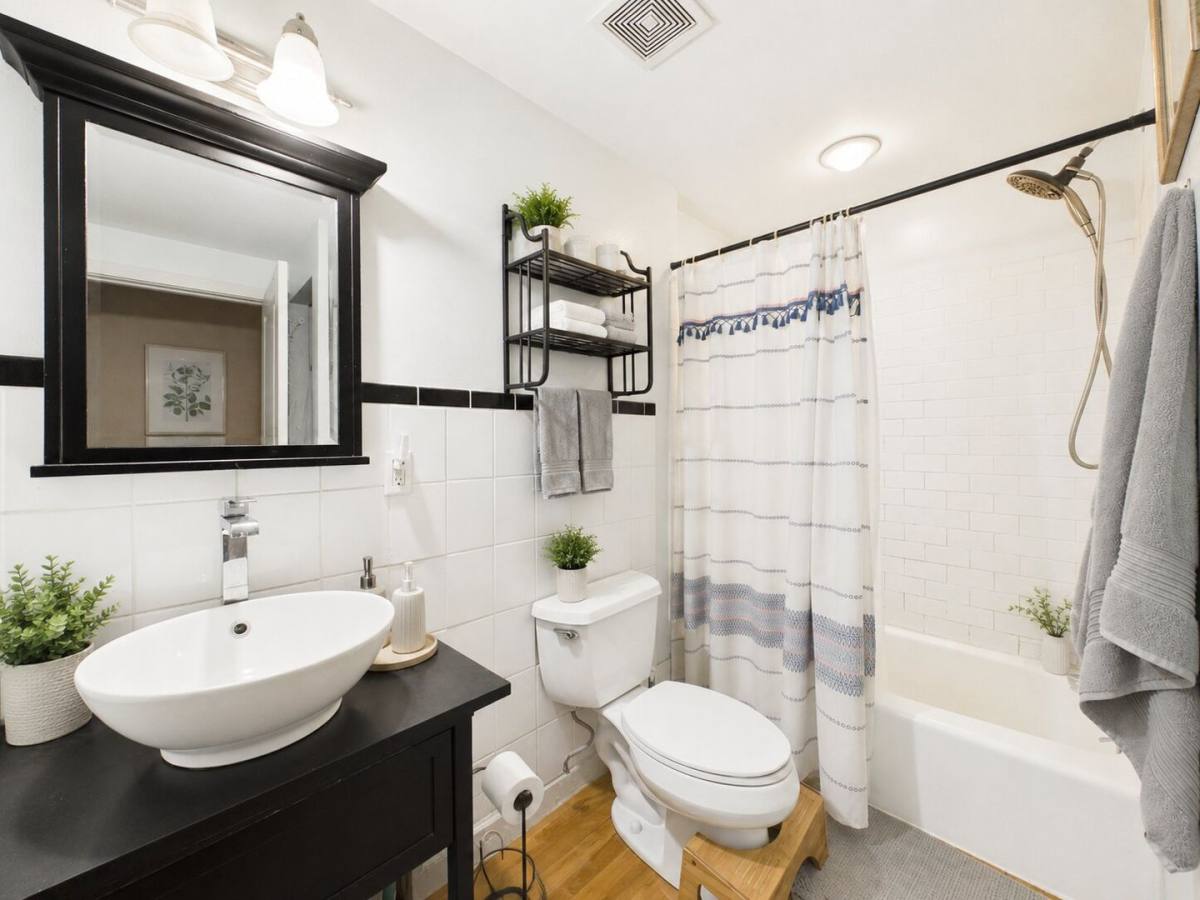 Apartment for rent at 719 S 16th St, Philadelphia, PA 19146