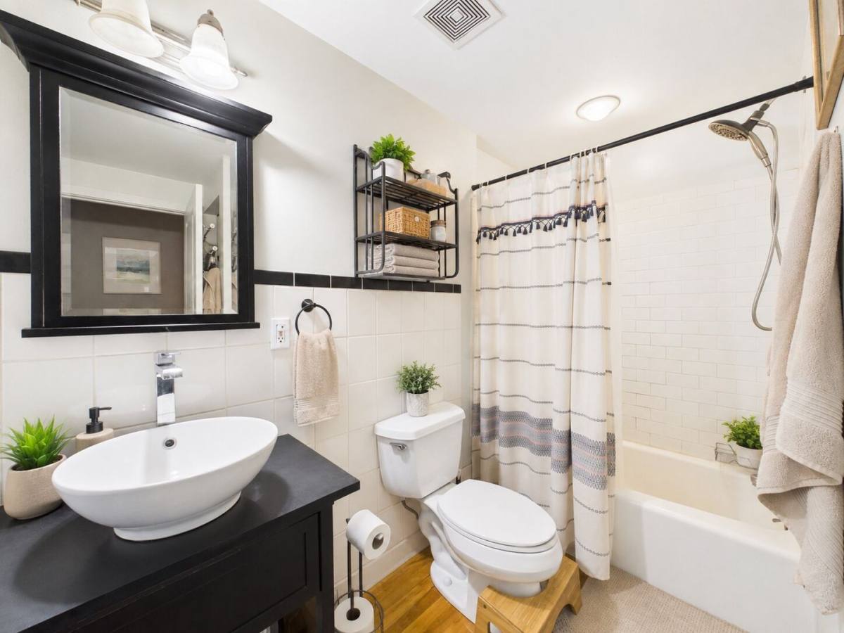 Apartment for rent at 719 S 16th St, Philadelphia, PA 19146