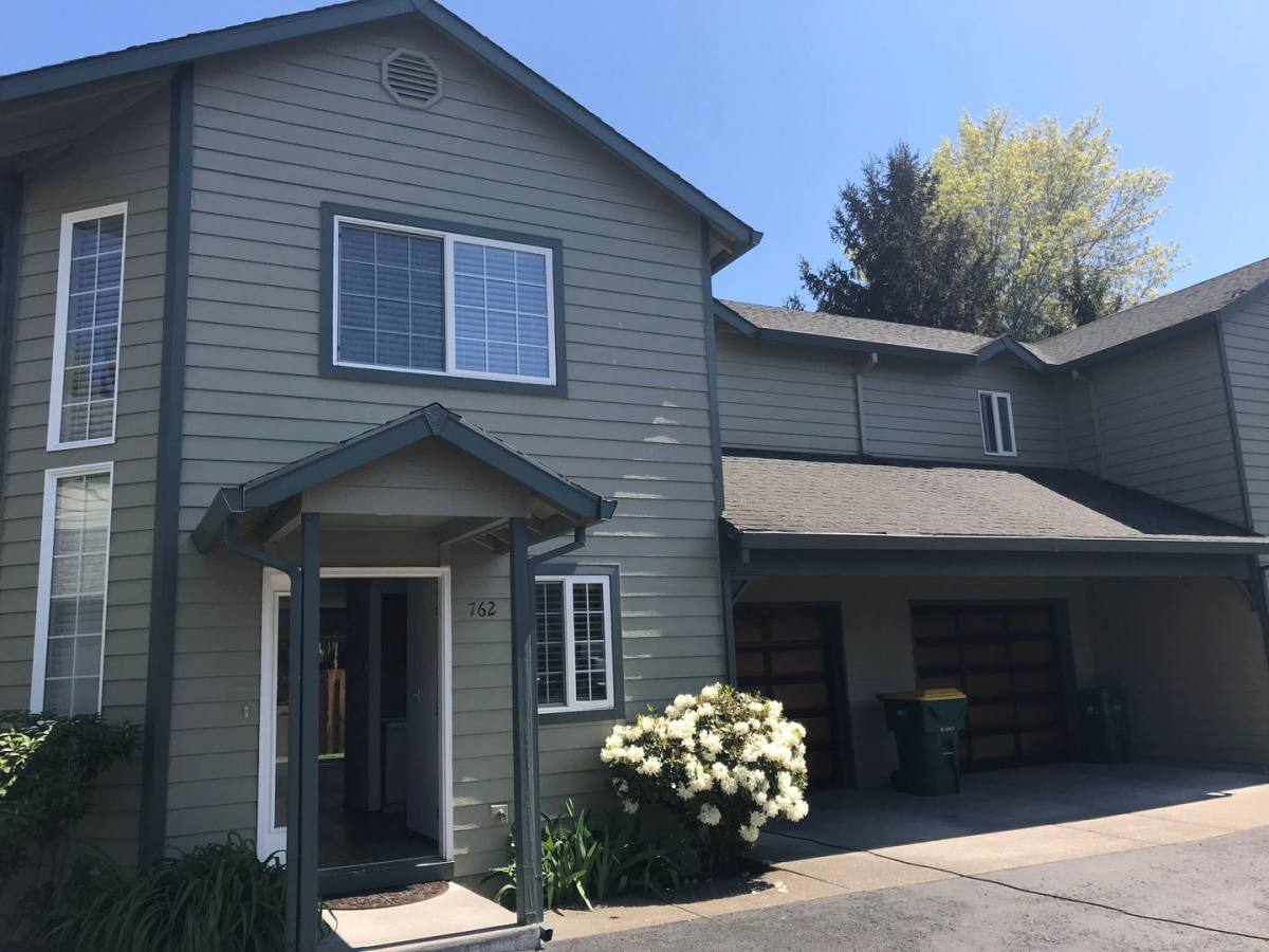 Townhouse for rent at 764 SW Meadow Dr, Beaverton, OR 97006