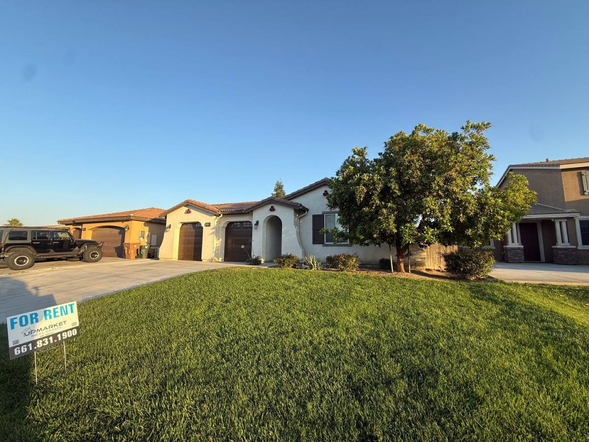 House for rent at 6009 Moonstone Peak Dr, Bakersfield, CA 93313