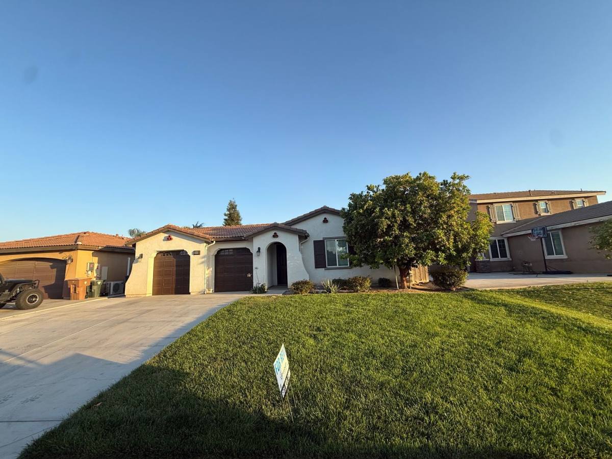 House for rent at 6009 Moonstone Peak Dr, Bakersfield, CA 93313