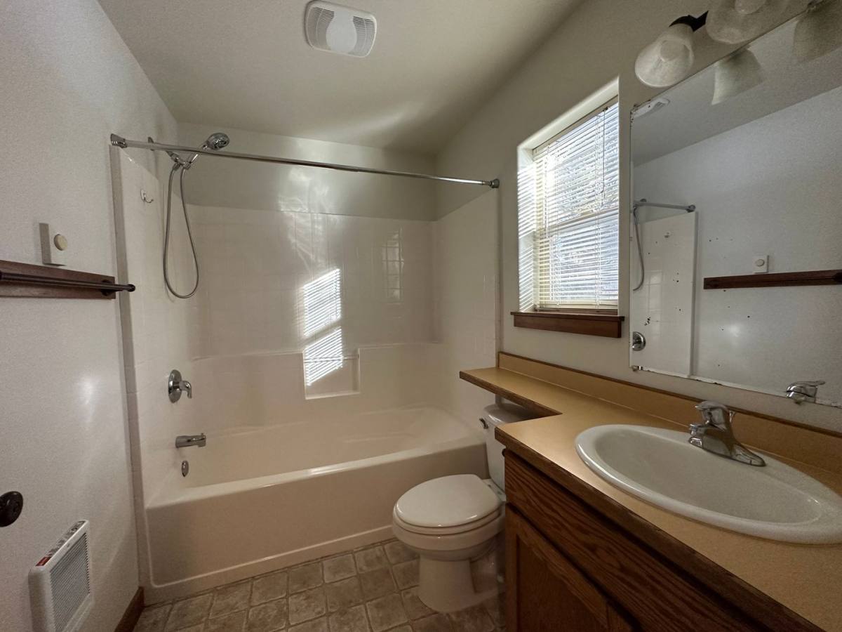 House for rent at 19223 Apache Dr, Bend, OR 97702