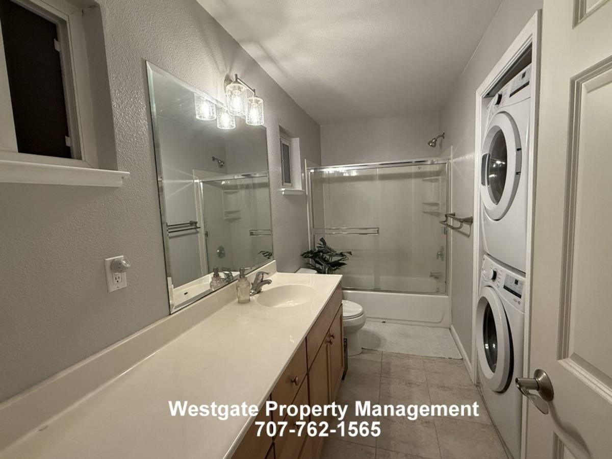 Condo for rent at 142 Cherry St, Petaluma, CA 94952
