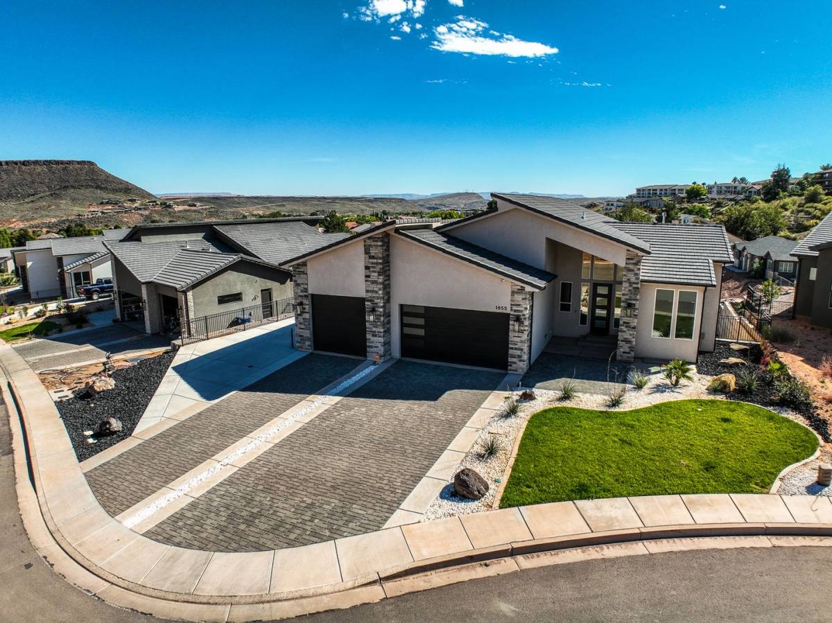 House for rent at 1855 W 740 S Circle, Saint George, UT 84770