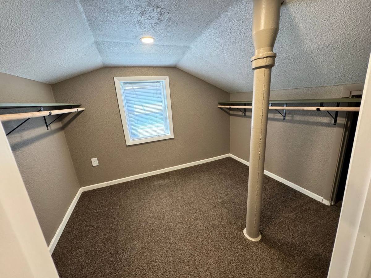 House for rent at 301 S Thornwood Ave, Davenport, IA 52802