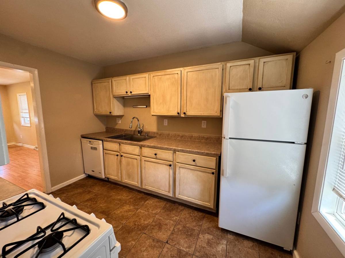 House for rent at 301 S Thornwood Ave, Davenport, IA 52802