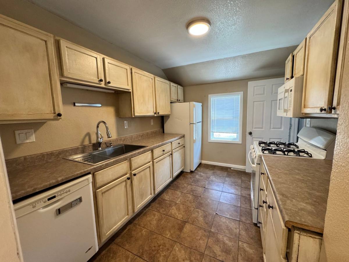 House for rent at 301 S Thornwood Ave, Davenport, IA 52802