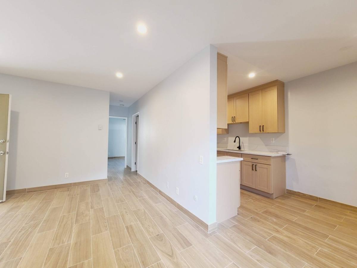 Apartment for rent at 14547 Saticoy St, Van Nuys, CA 91405