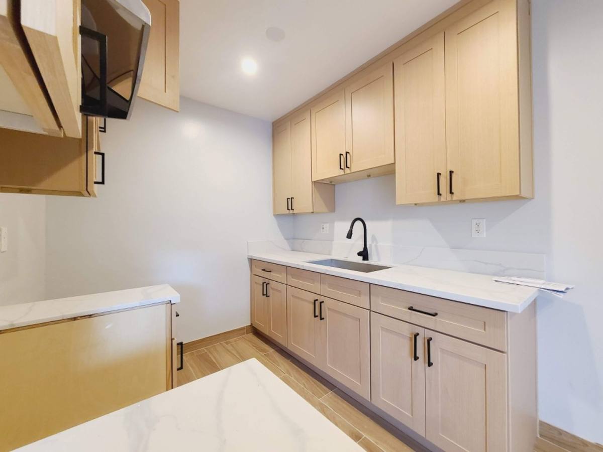 Apartment for rent at 14547 Saticoy St, Van Nuys, CA 91405