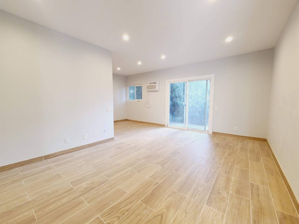 Apartment for rent at 14547 Saticoy St, Van Nuys, CA 91405