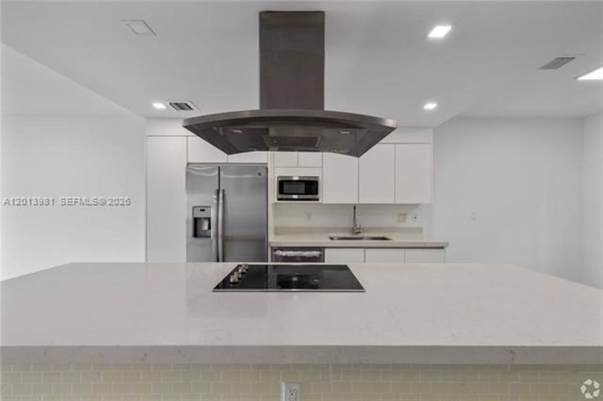 Townhouse for rent at 434 SW 10th St Th A, Miami, FL 33130