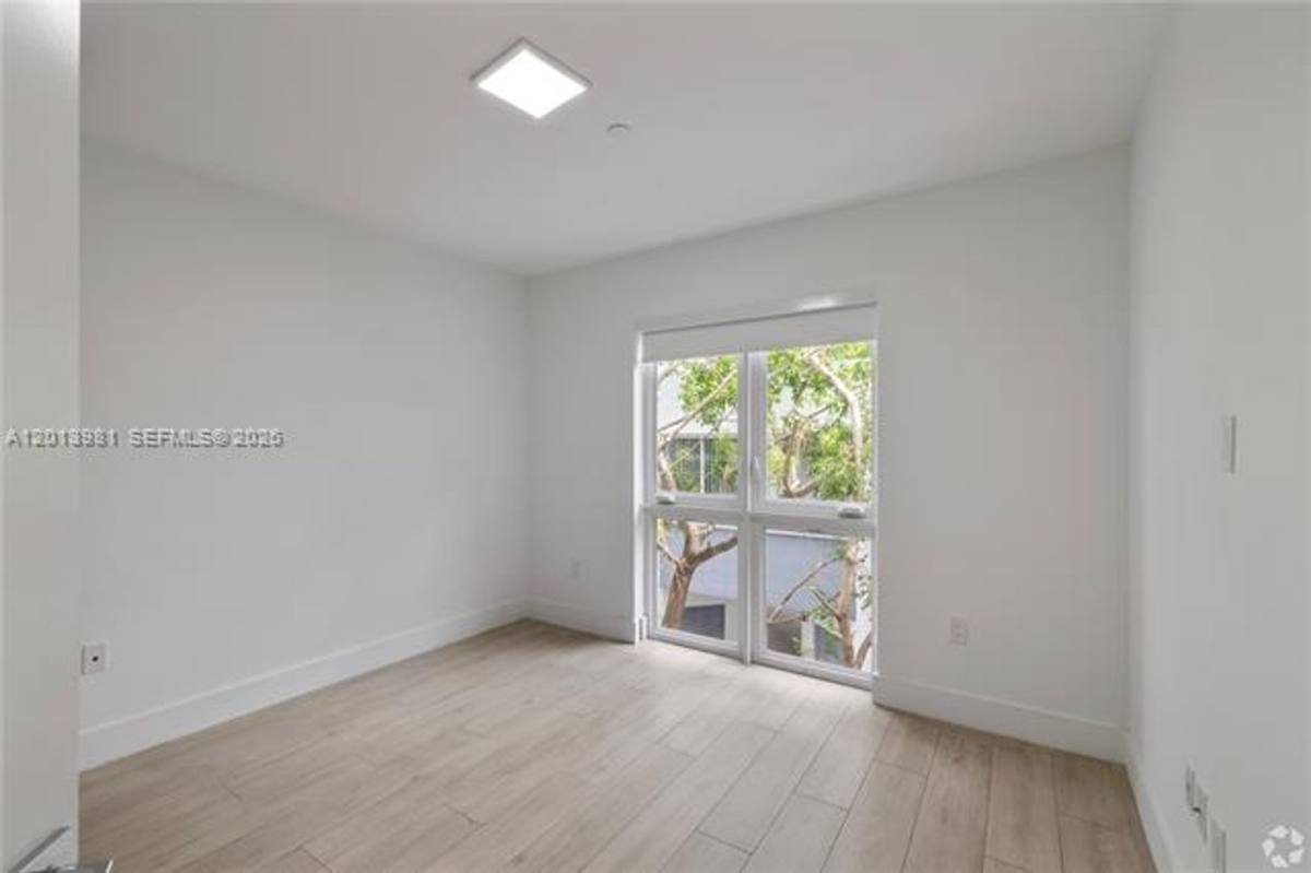 Townhouse for rent at 434 SW 10th St Th A, Miami, FL 33130