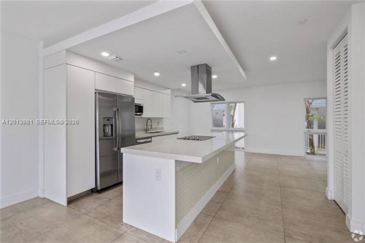 Townhouse for rent at 434 SW 10th St Th A, Miami, FL 33130