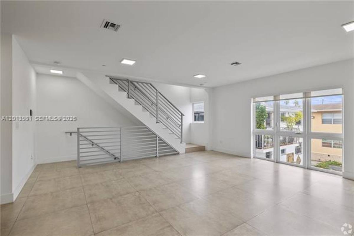 Townhouse for rent at 434 SW 10th St Th A, Miami, FL 33130