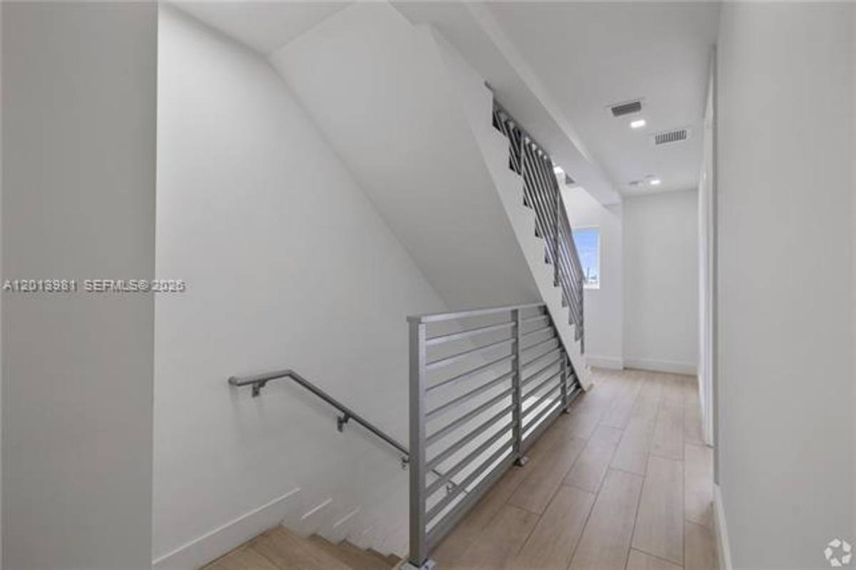 Townhouse for rent at 434 SW 10th St Th A, Miami, FL 33130