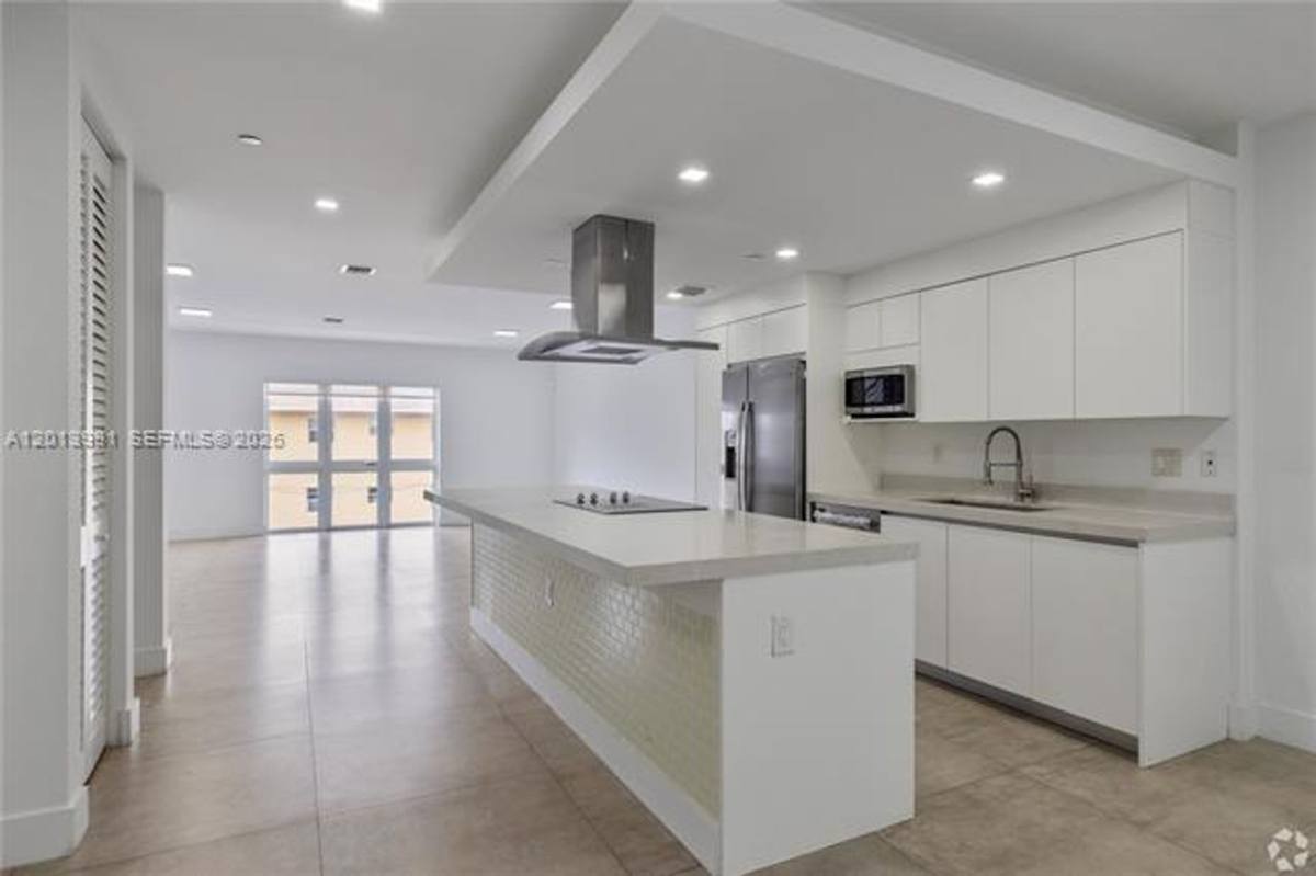 Townhouse for rent at 434 SW 10th St Th A, Miami, FL 33130