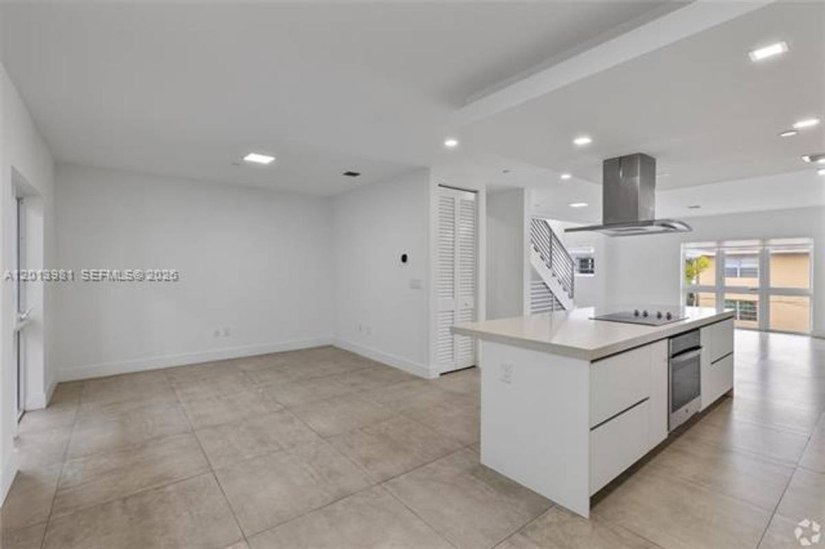 Townhouse for rent at 434 SW 10th St Th A, Miami, FL 33130