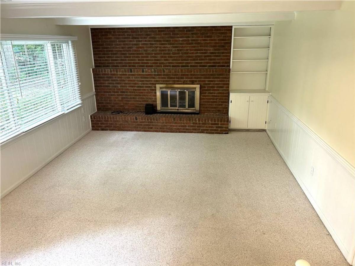House for rent at 203 Kenmar Dr, Yorktown, VA 23692