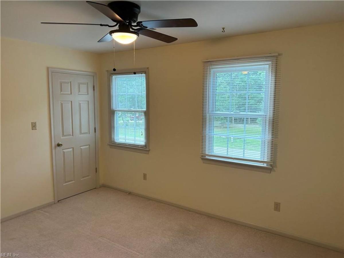 House for rent at 203 Kenmar Dr, Yorktown, VA 23692