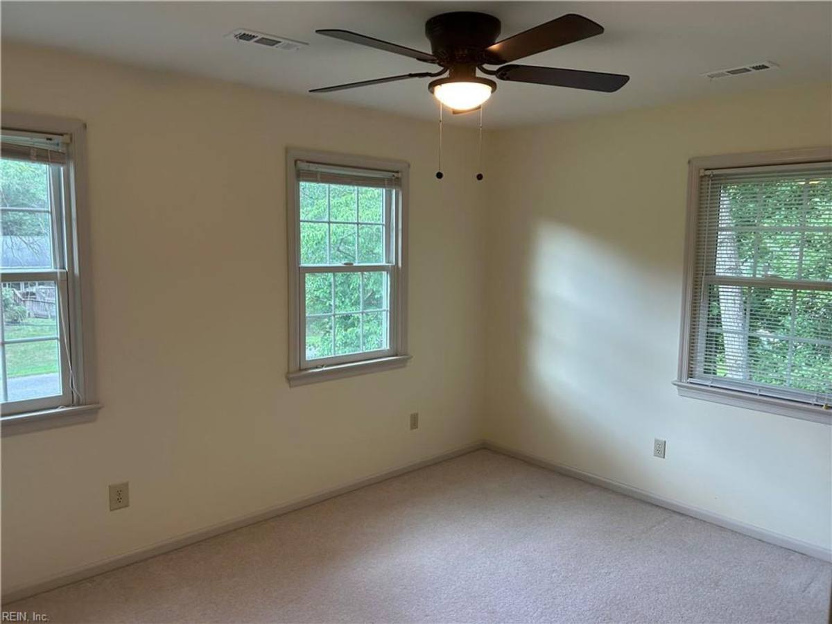 House for rent at 203 Kenmar Dr, Yorktown, VA 23692