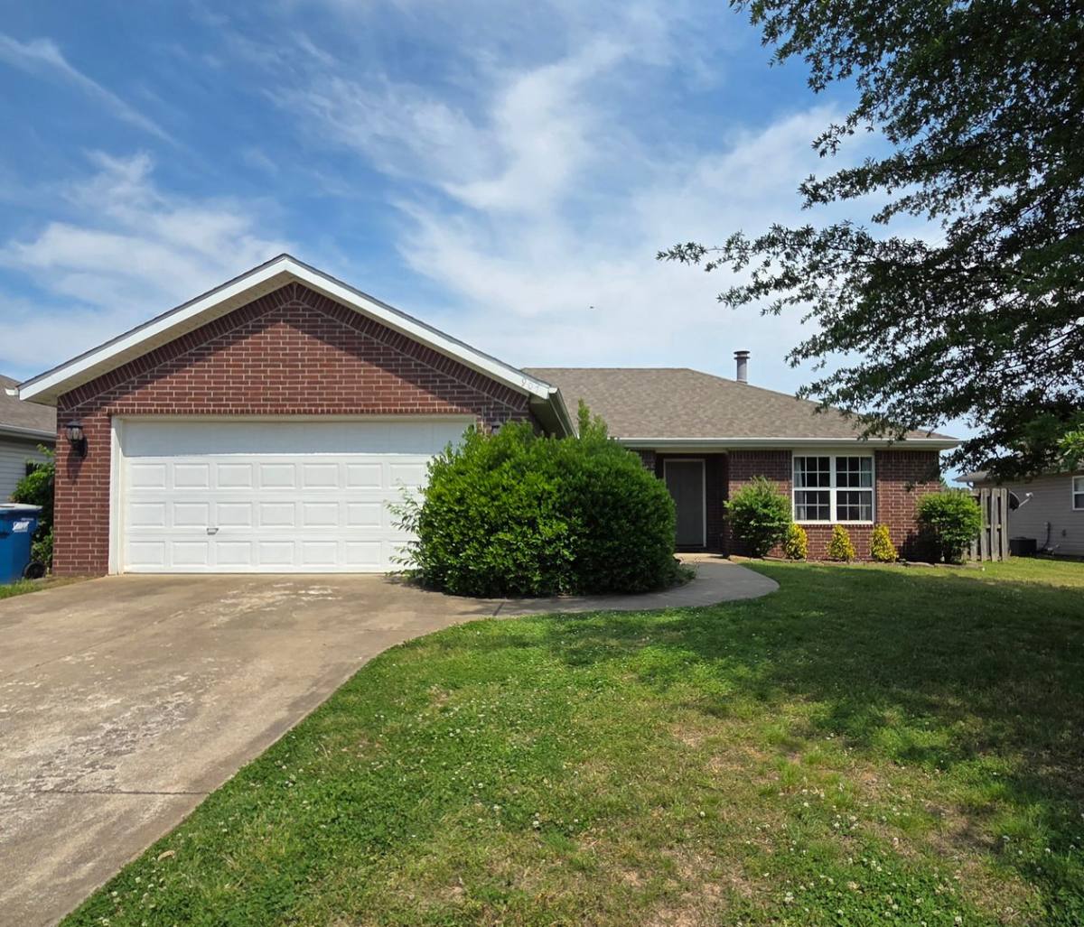 House for rent at 907 SW River Rock St, Bentonville, AR 72712