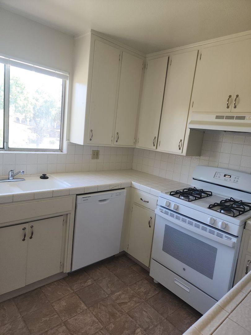 Apartment for rent at 2405 Vera Cruz Dr, Modesto, CA 95355