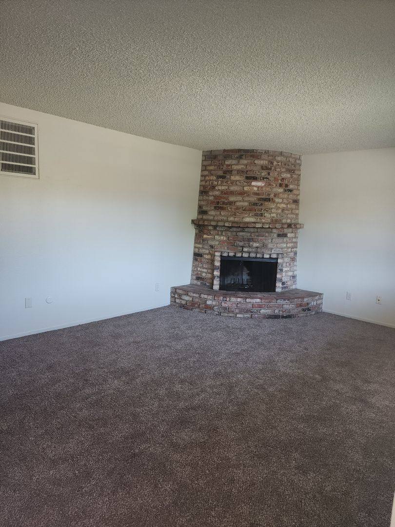 Apartment for rent at 2405 Vera Cruz Dr, Modesto, CA 95355