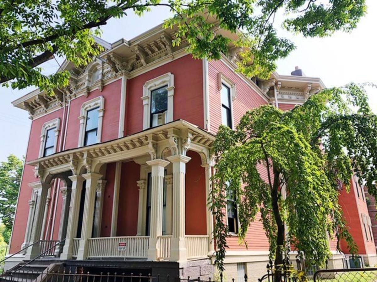Apartment for rent at 3805 Franklin Blvd, Cleveland, OH 44113