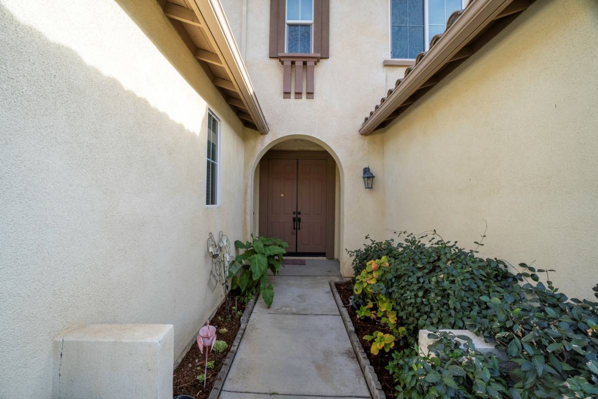 House for rent at 33329 Gold Mountain Rd, Yucaipa, CA 92399