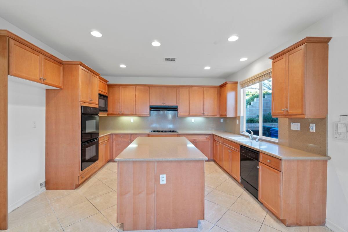 House for rent at 33329 Gold Mountain Rd, Yucaipa, CA 92399