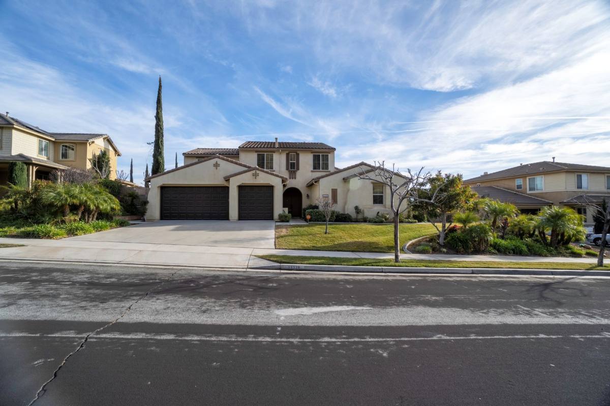 House for rent at 33329 Gold Mountain Rd, Yucaipa, CA 92399