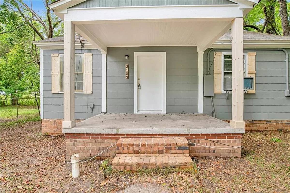 House for rent at 2103 E Victory Dr, Mobile, AL 36606