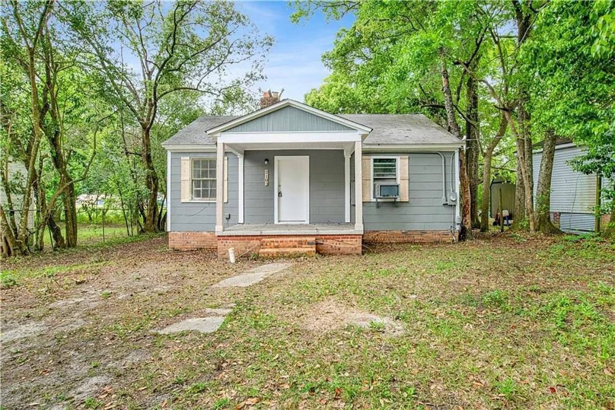 House for rent at 2103 E Victory Dr, Mobile, AL 36606