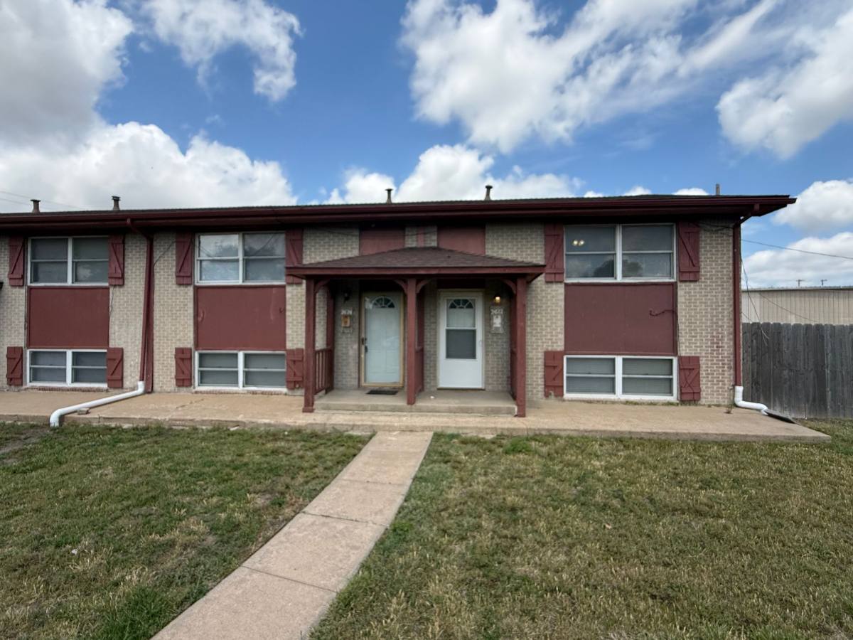 Townhouse for rent at 2422 W Savannah St, Wichita, KS 67217
