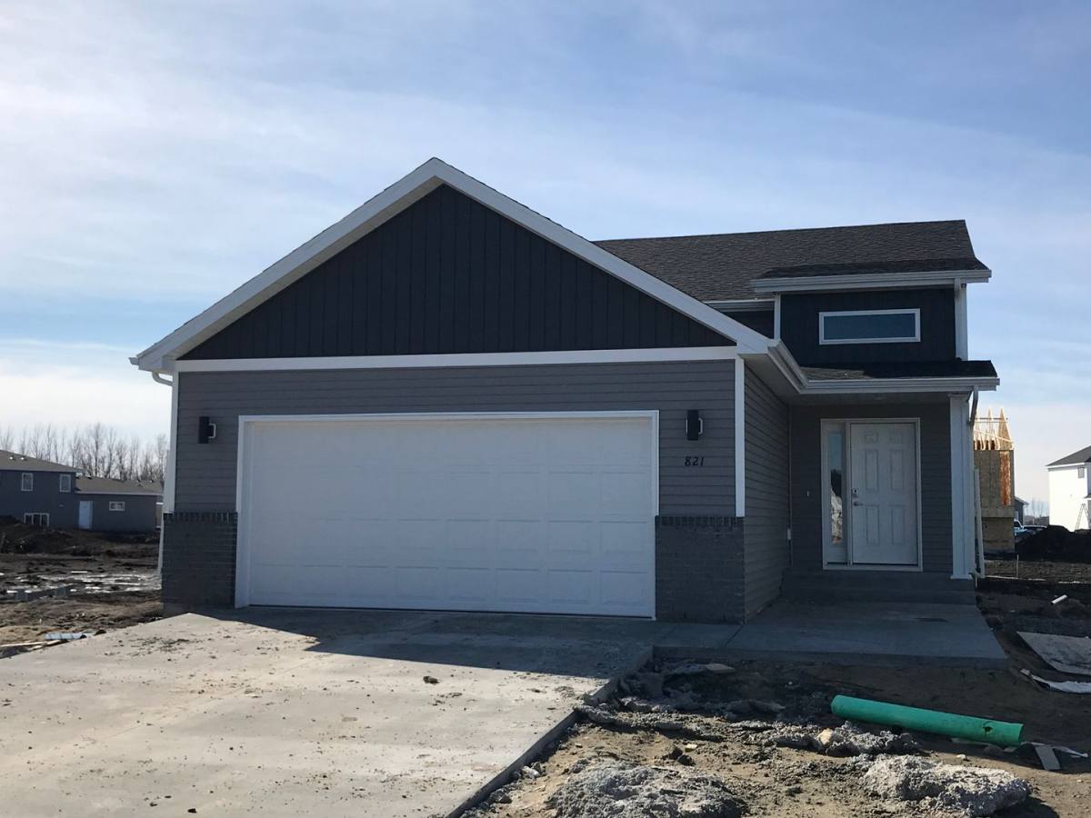 House for rent at 821 Cathy Dr W, West Fargo, ND 58078