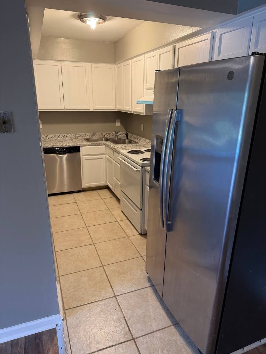 Condo for rent at 2827 N O'Henry Blvd, Greensboro, NC 27405