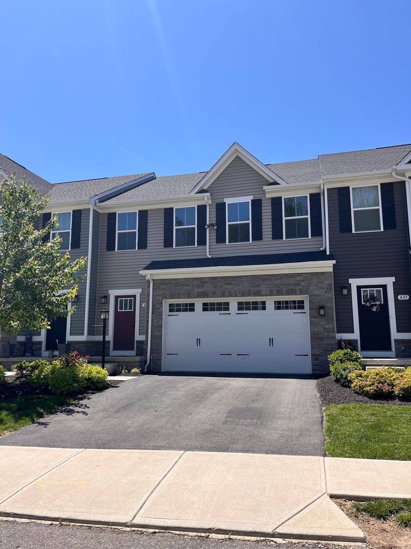 House for rent at 437 Greenwood Dr, Canonsburg, PA 15317