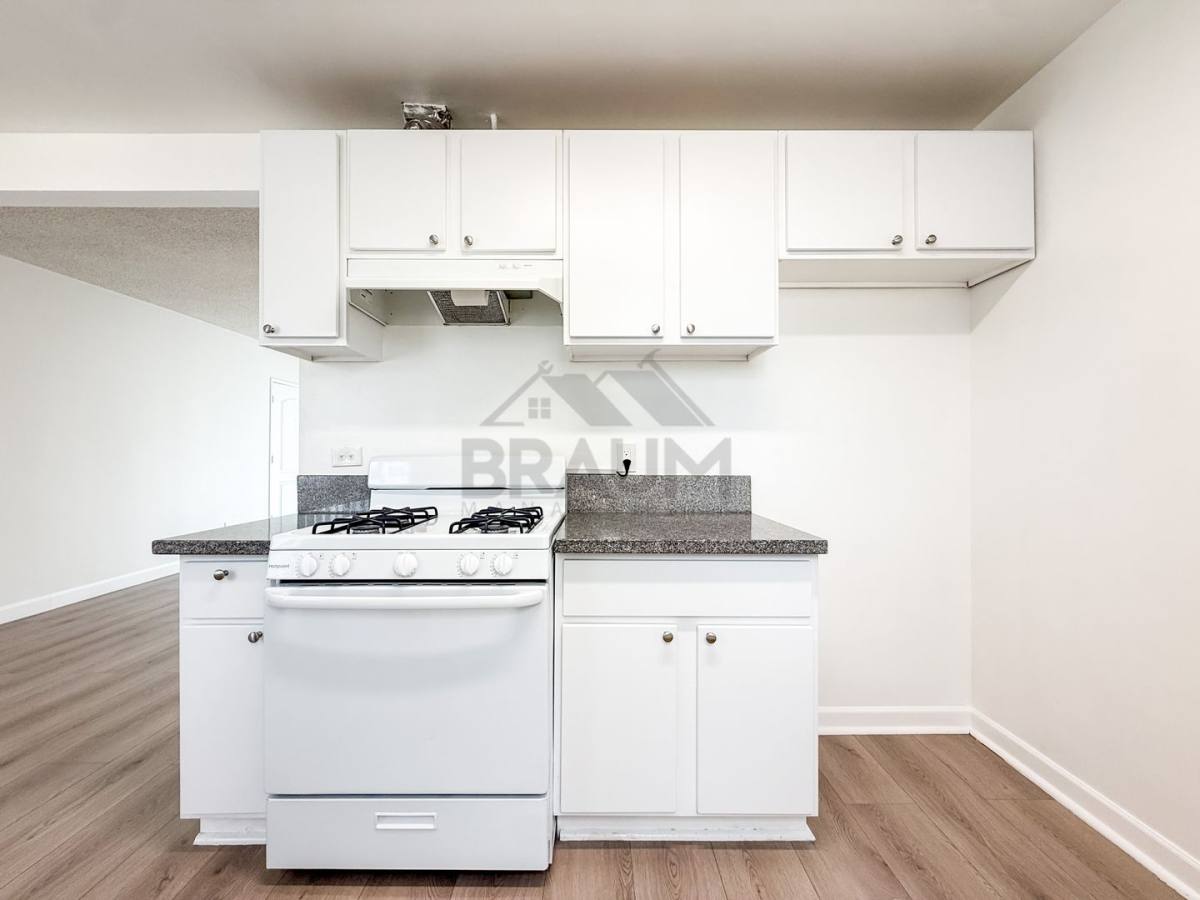 Apartment for rent at 19405 Haynes St, Reseda, CA 91335