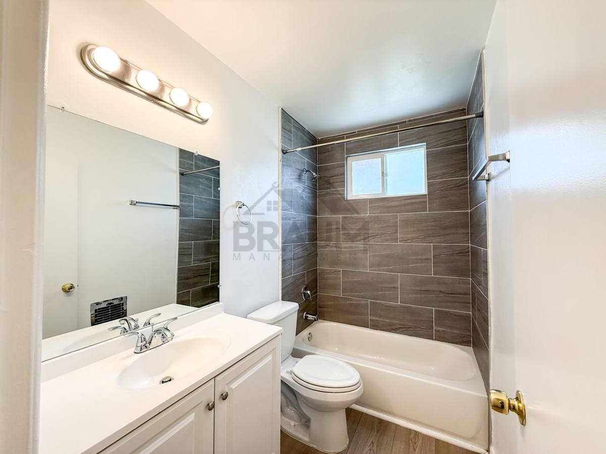 Apartment for rent at 19405 Haynes St, Reseda, CA 91335