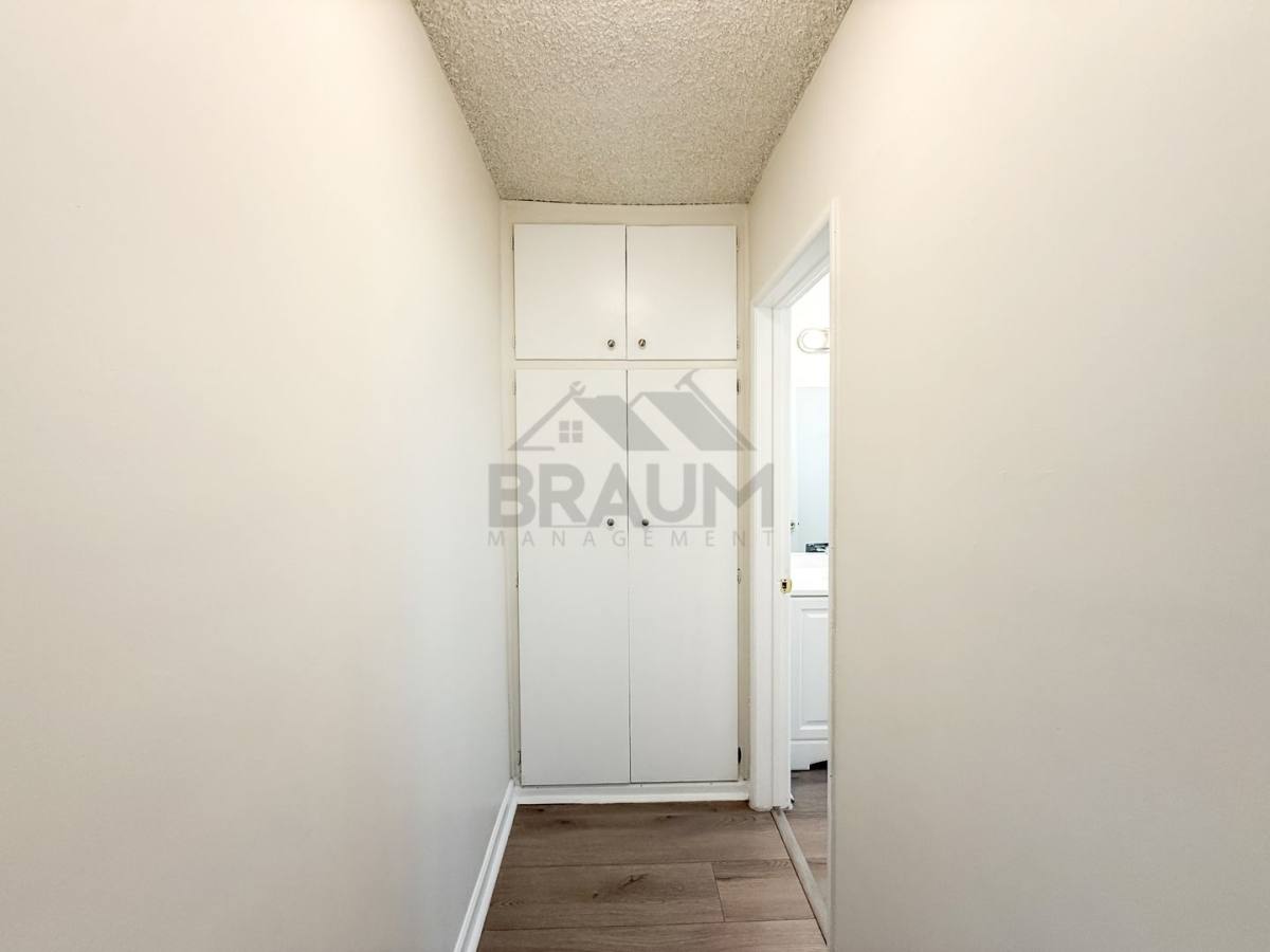Apartment for rent at 19405 Haynes St, Reseda, CA 91335
