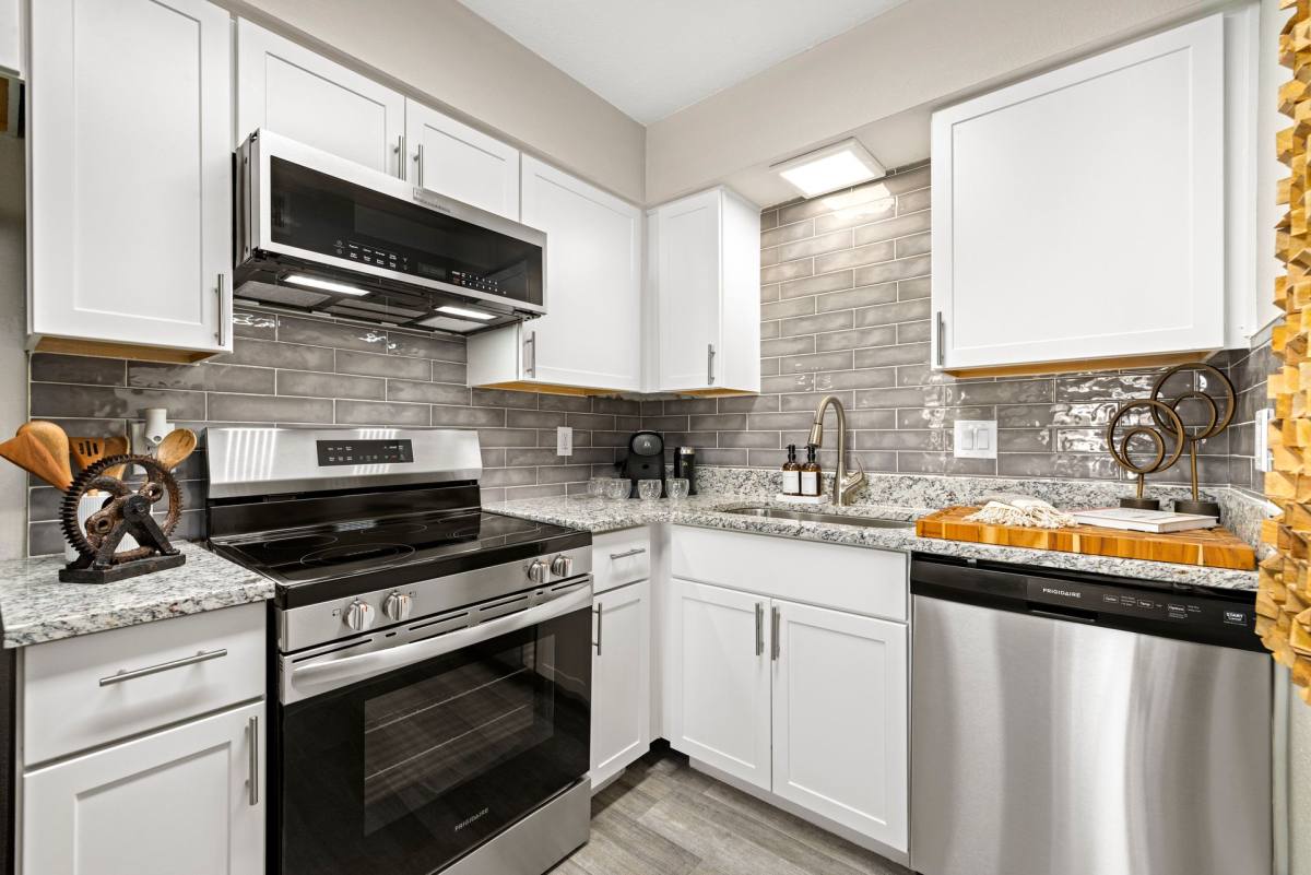 Apartment for rent at 5704 W Thomas Rd, Phoenix, AZ 85031