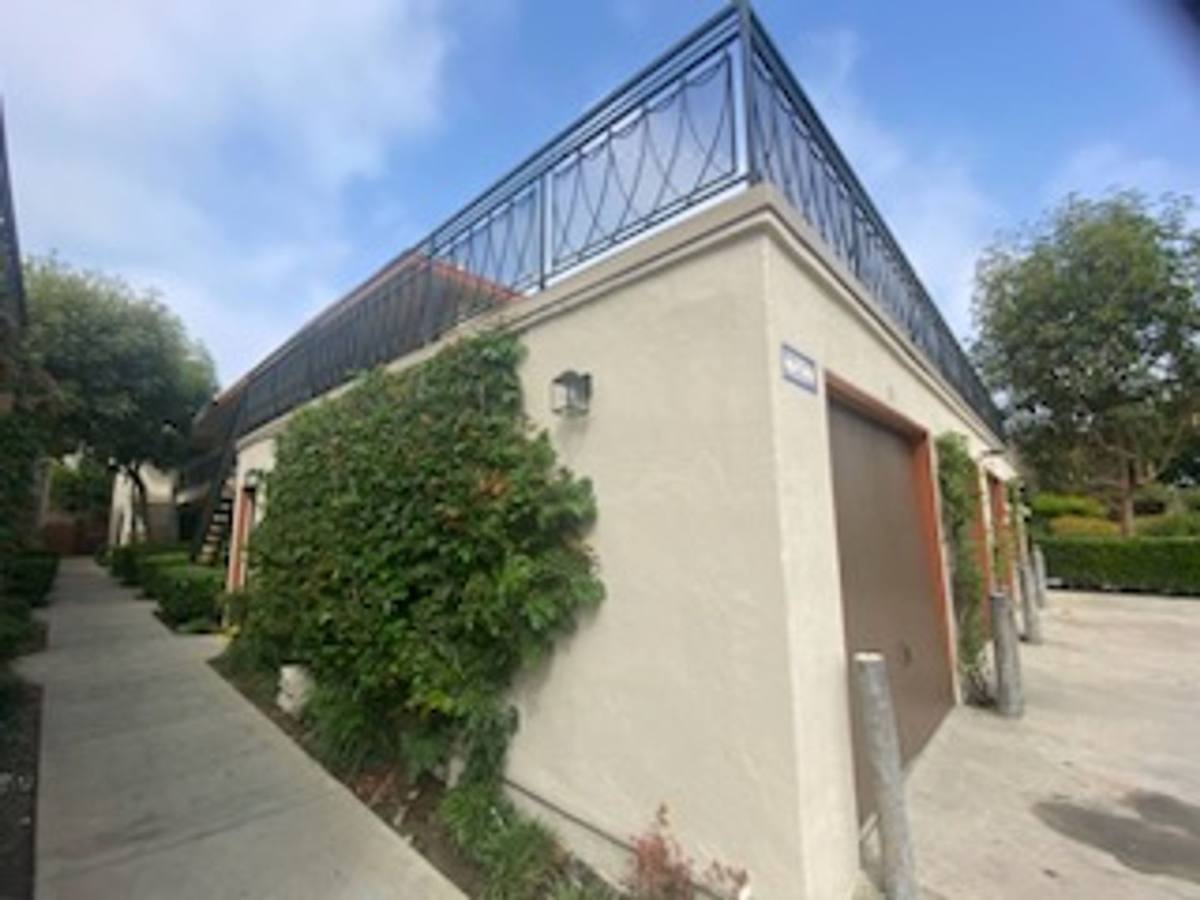 Apartment for rent at 727-741 Orizaba Ave, Long Beach, CA 90804