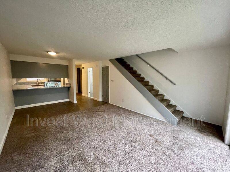 Townhouse for rent at 1960 33 Ave, Longview, WA 98632