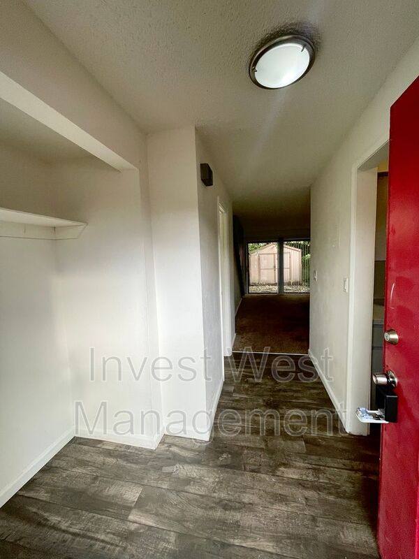 Townhouse for rent at 1960 33 Ave, Longview, WA 98632