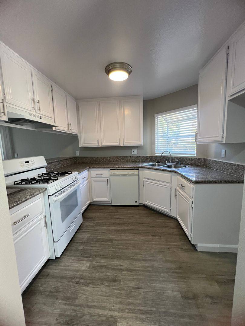 Apartment for rent at 750 Gaviota Ave, Long Beach, CA 90813