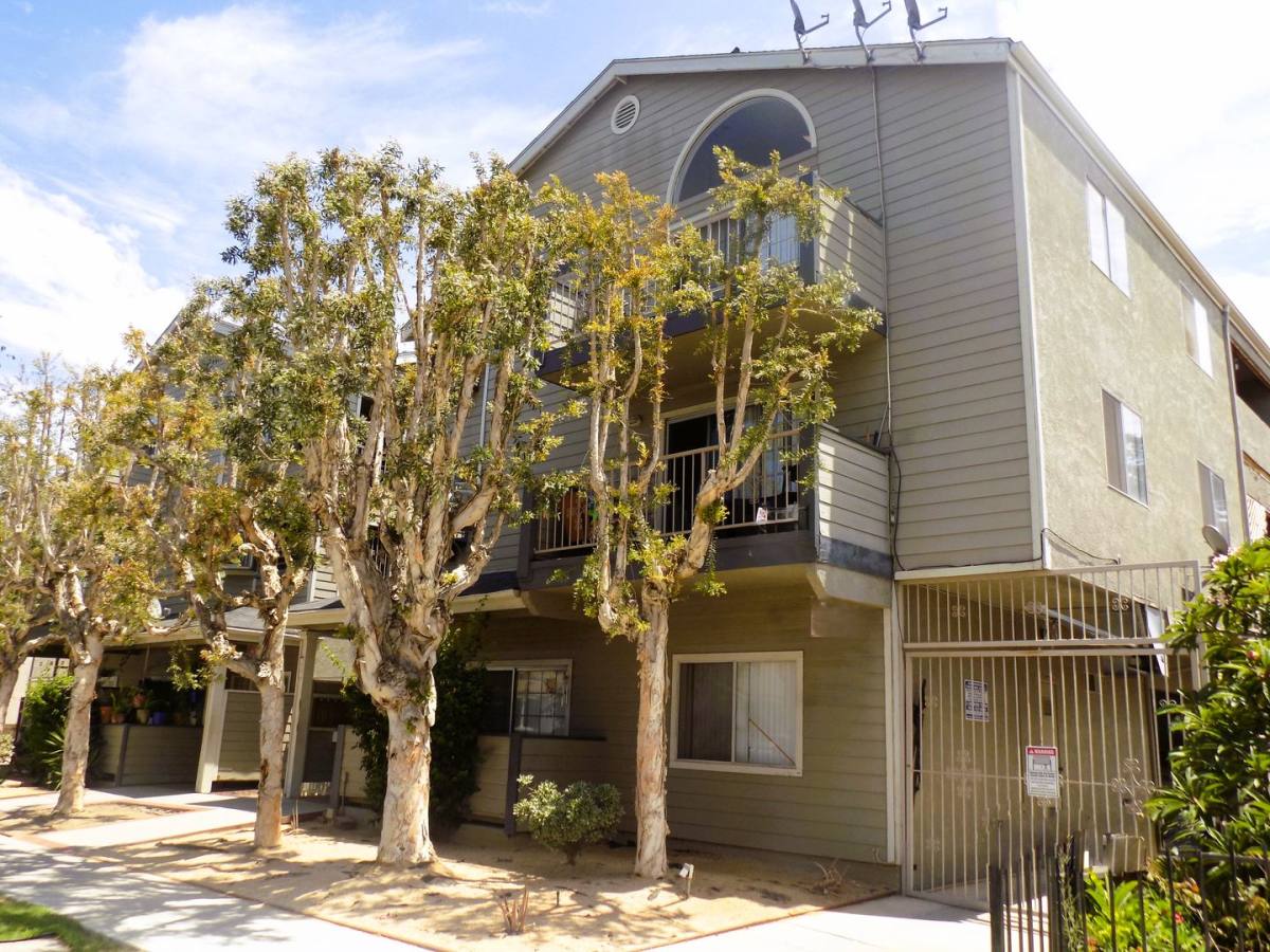 Apartment for rent at 750 Gaviota Ave, Long Beach, CA 90813