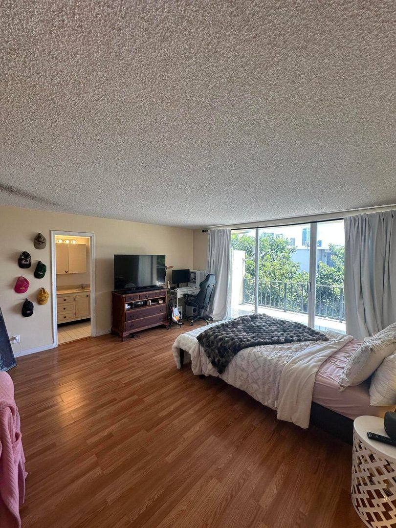 House for rent at 2414 NE 11th St, Hallandale, FL 33009