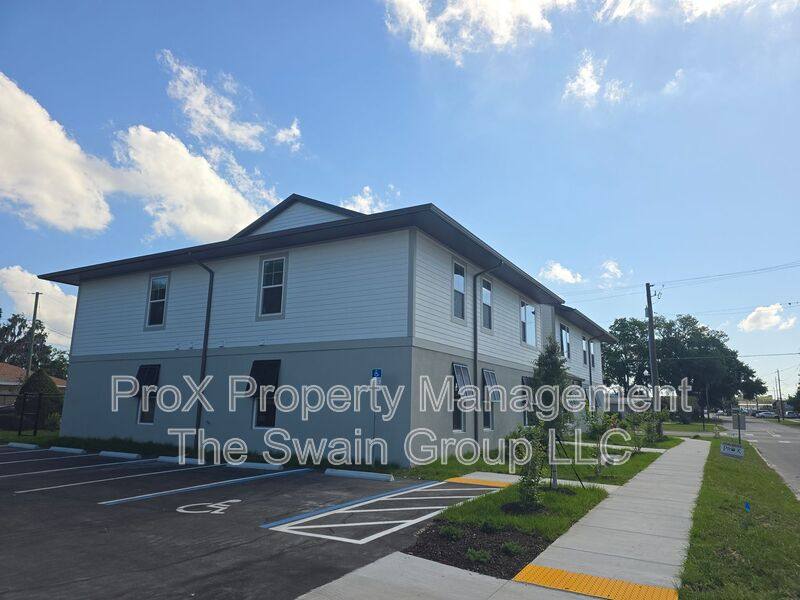 Apartment for rent at 701 Bates Ave SW, Winter Haven, FL 33880