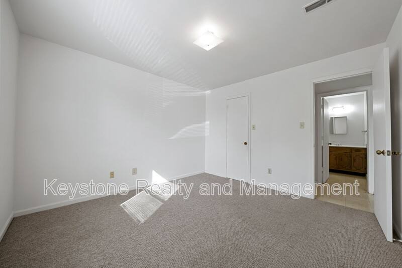 Apartment for rent at 2830 Greenville Rd, Hopkinsville, KY 42240